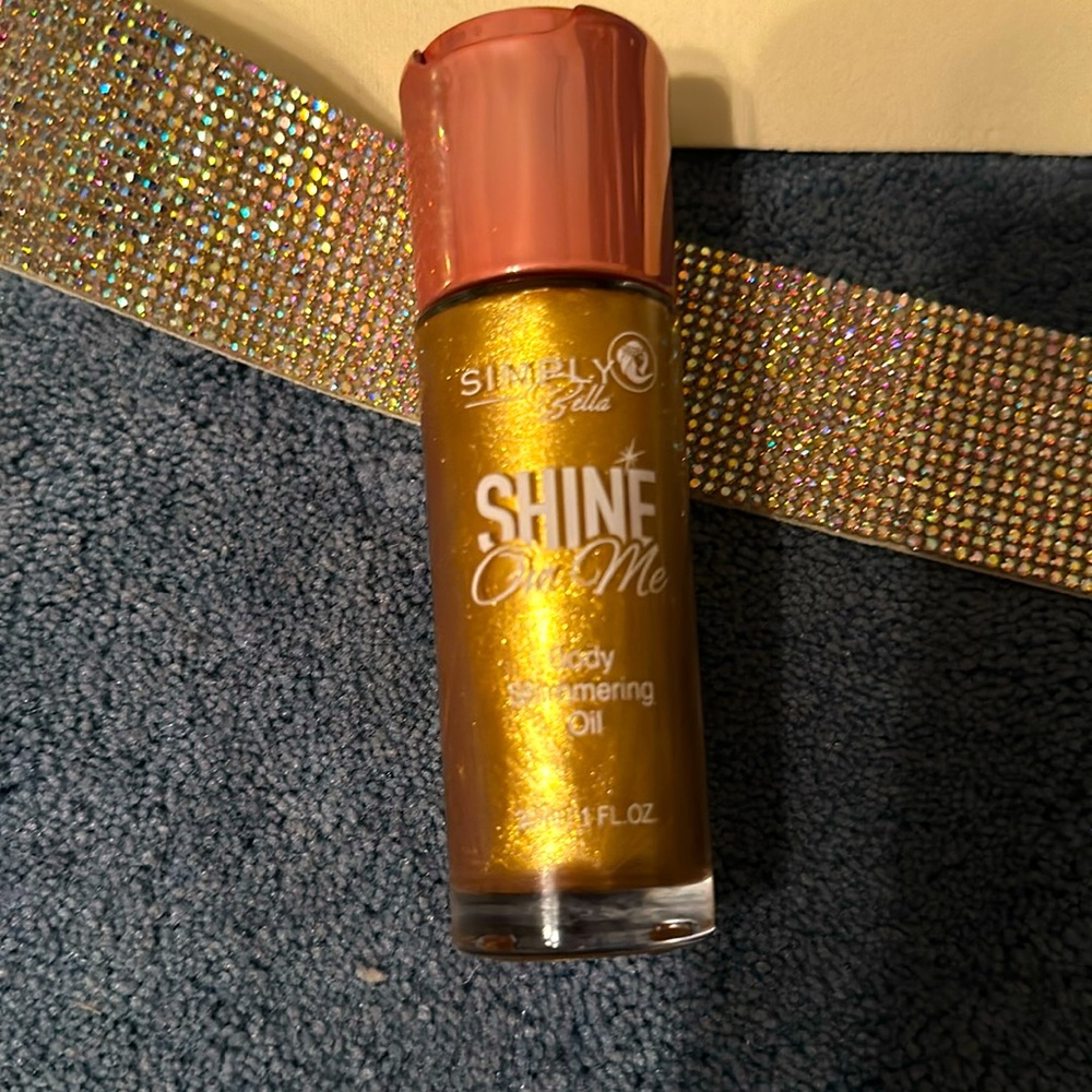 Simply Bella Shine on Me Gold Shimmering Body Oil. Perfect New Condition